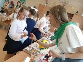 Ярмарка буков в 3 Б классе.