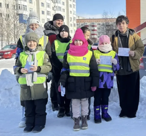 Участие отряда юных инспекторов движения гимназии  «Молодые рулевые» в декаде ГОДД «Юные инспекторы движения».