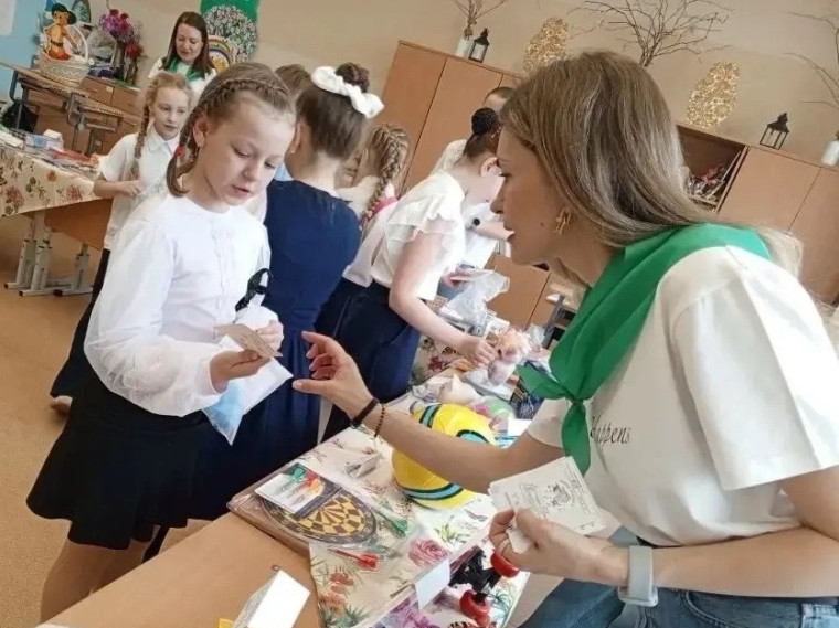 Ярмарка буков в 3 Б классе.