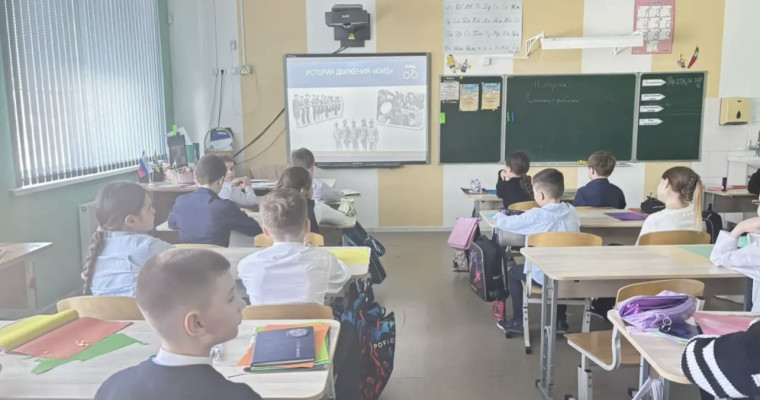 Участие отряда юных инспекторов движения гимназии  «Молодые рулевые» в декаде ГОДД «Юные инспекторы движения».