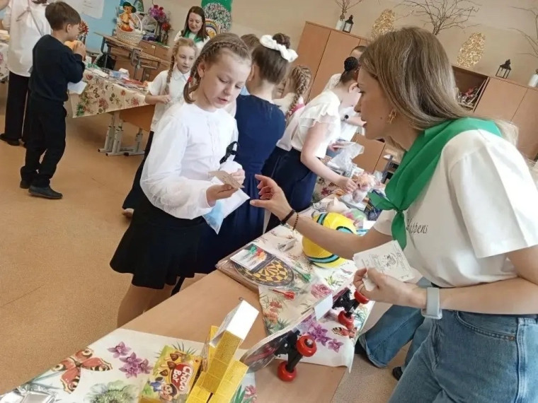 Ярмарка буков в 3 Б классе.